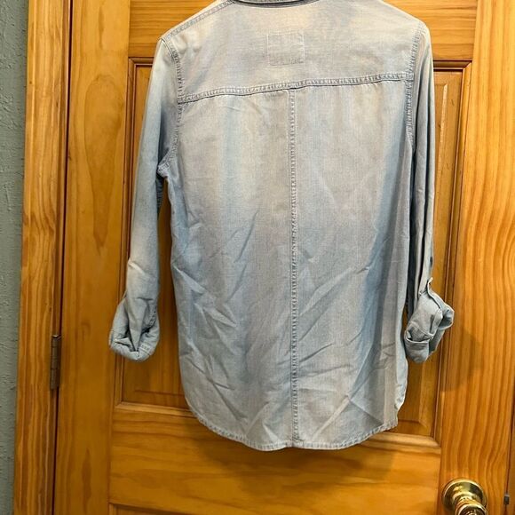 Abercrombie and Fitch chambray distressed button down size med - Picture 3 of 6